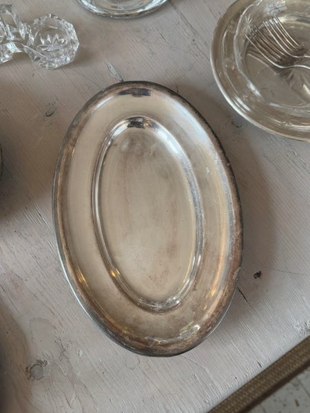 Uushopeinen tarjoiluvati, pieni