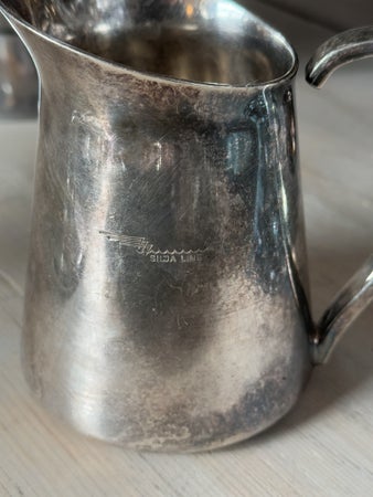 Uushopeinen pieni kannu, Silja Line